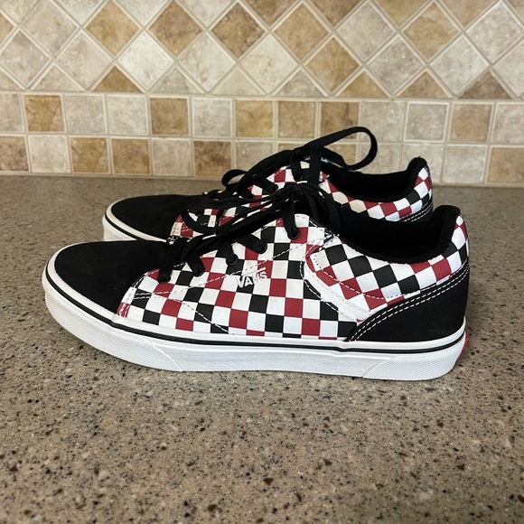 Vans Black and Red Checkerboard Sneaker Youth Size 7 Women’s Size 8.5 - Picture 4 of 9